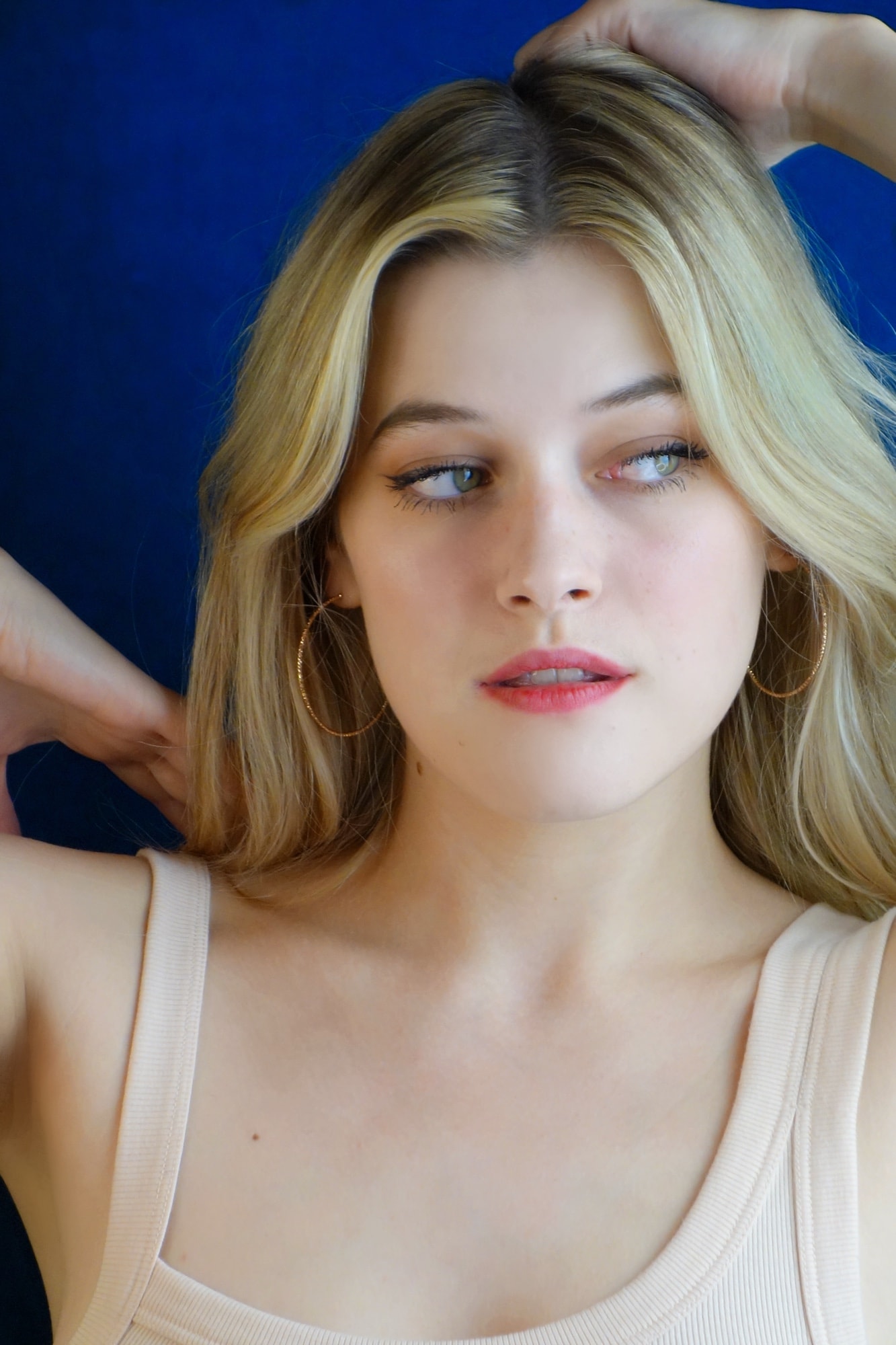 Constance Noujaim — Portrait de face, book 2026